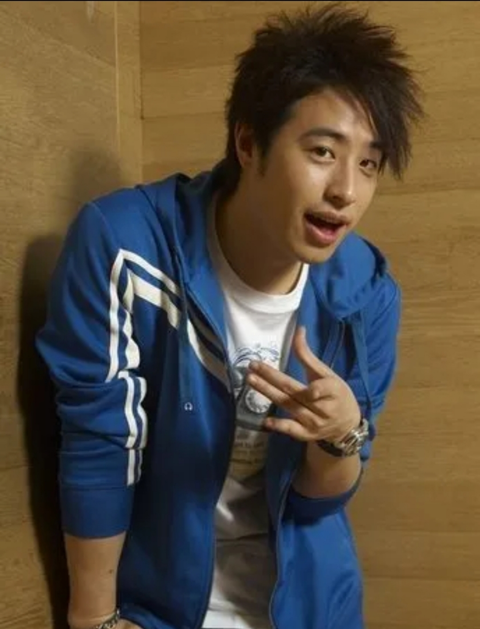 潘玮柏旧照,年轻的时候真的很帅气,他的歌曲也曾经陪伴过许多人的青春