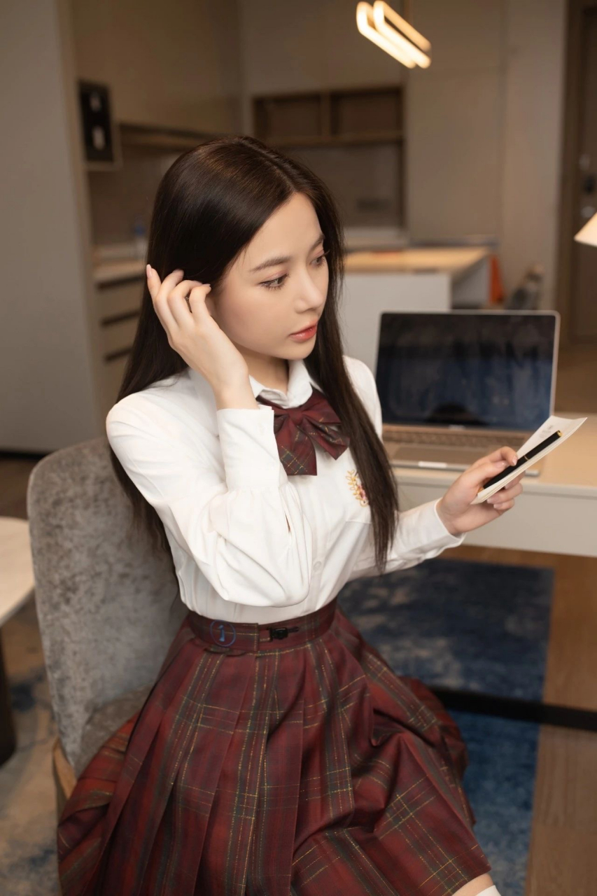 校花学姐的jk制服,真的太有感觉了