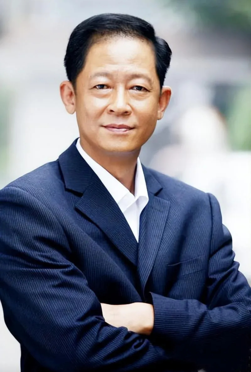 王志文在《天道》里有一段非常经典的台词:狗要吃屎,你千万不要去制止