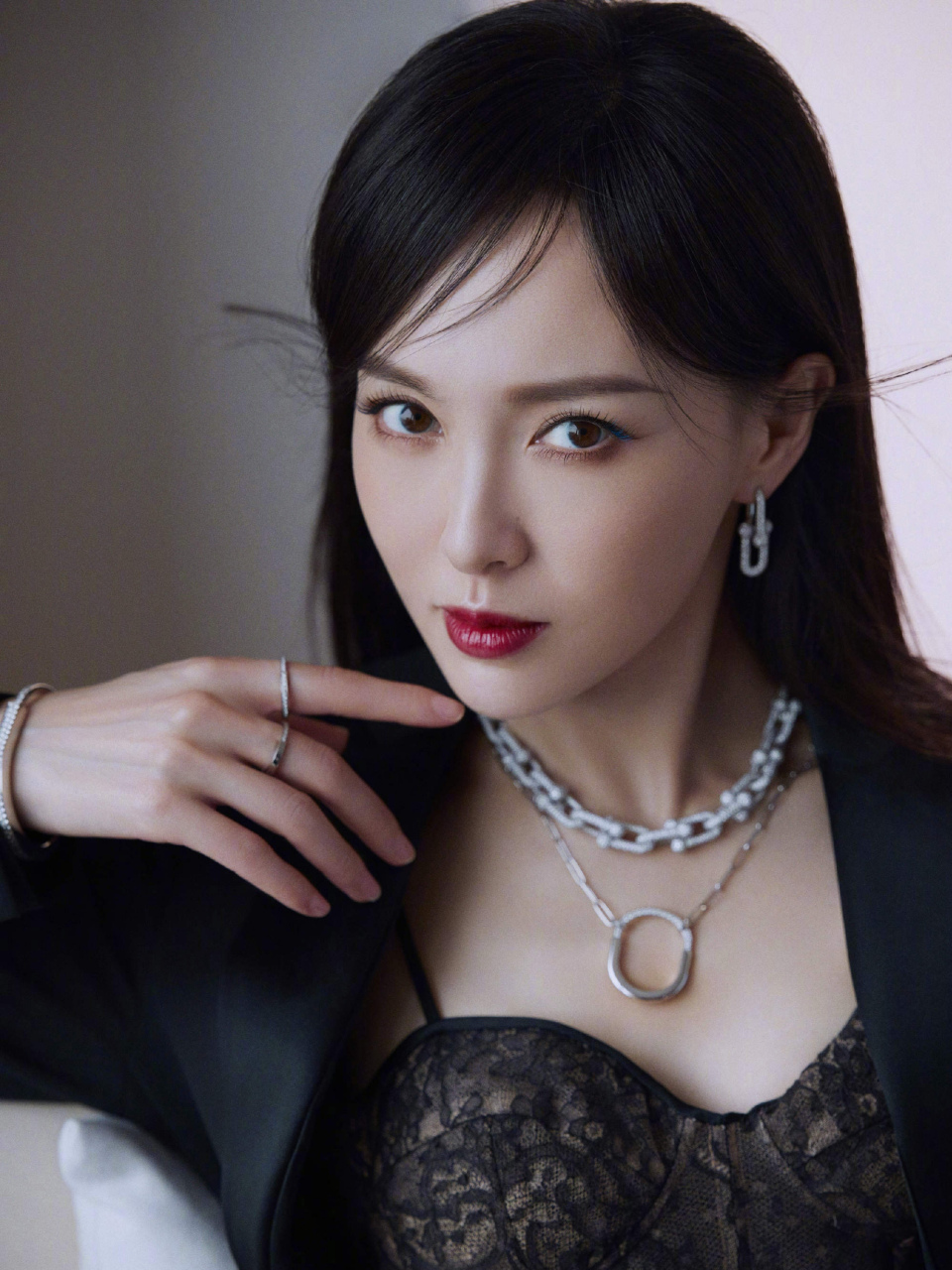 唐嫣艳压群芳,高定配高珠,真是华丽动人!