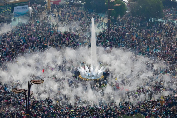 水花飞溅,心花怒放:泼水节,一场云南风情的社交大派对!