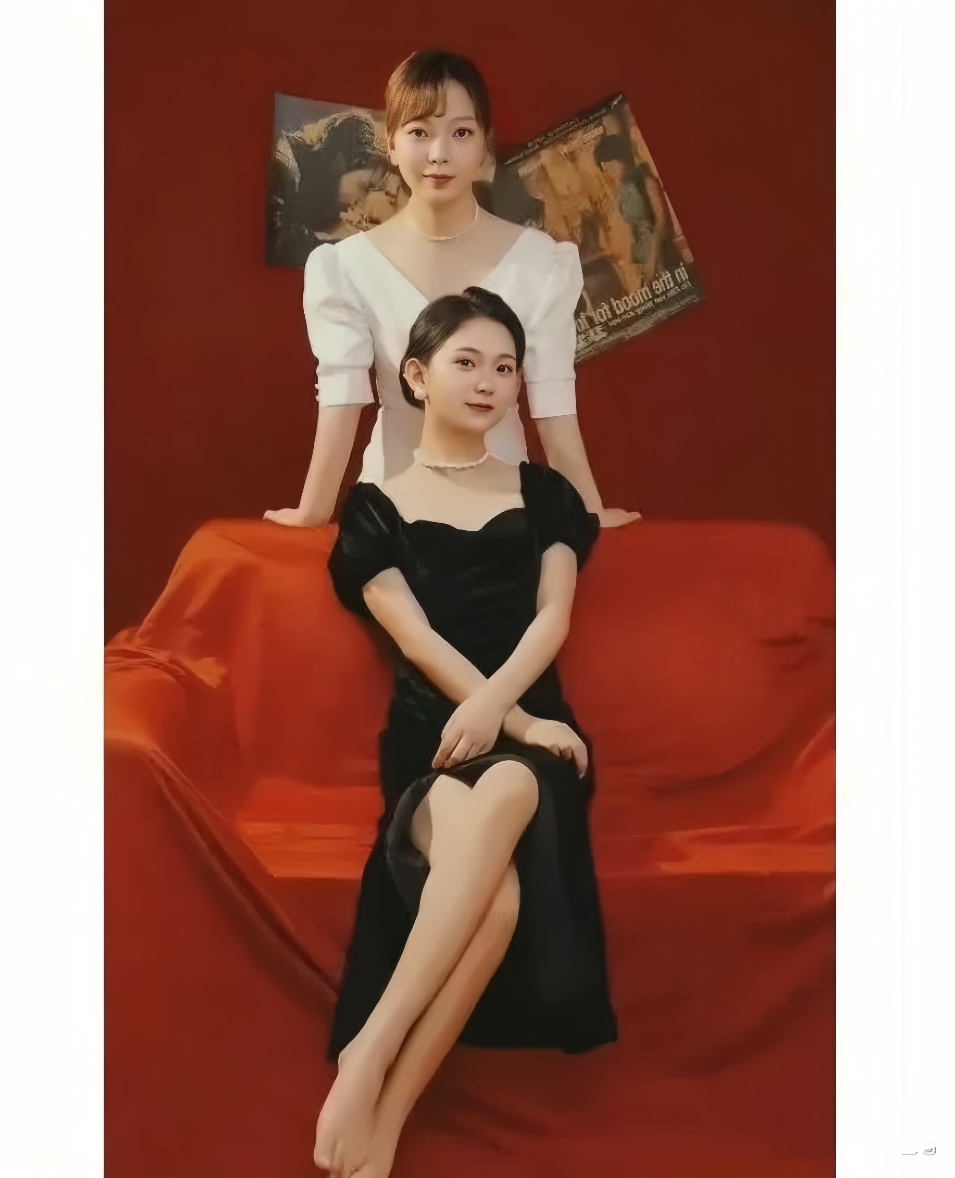 表哥给我拿来相亲对象的照片,研究了半天都看不出来哪个是她,觉得母女
