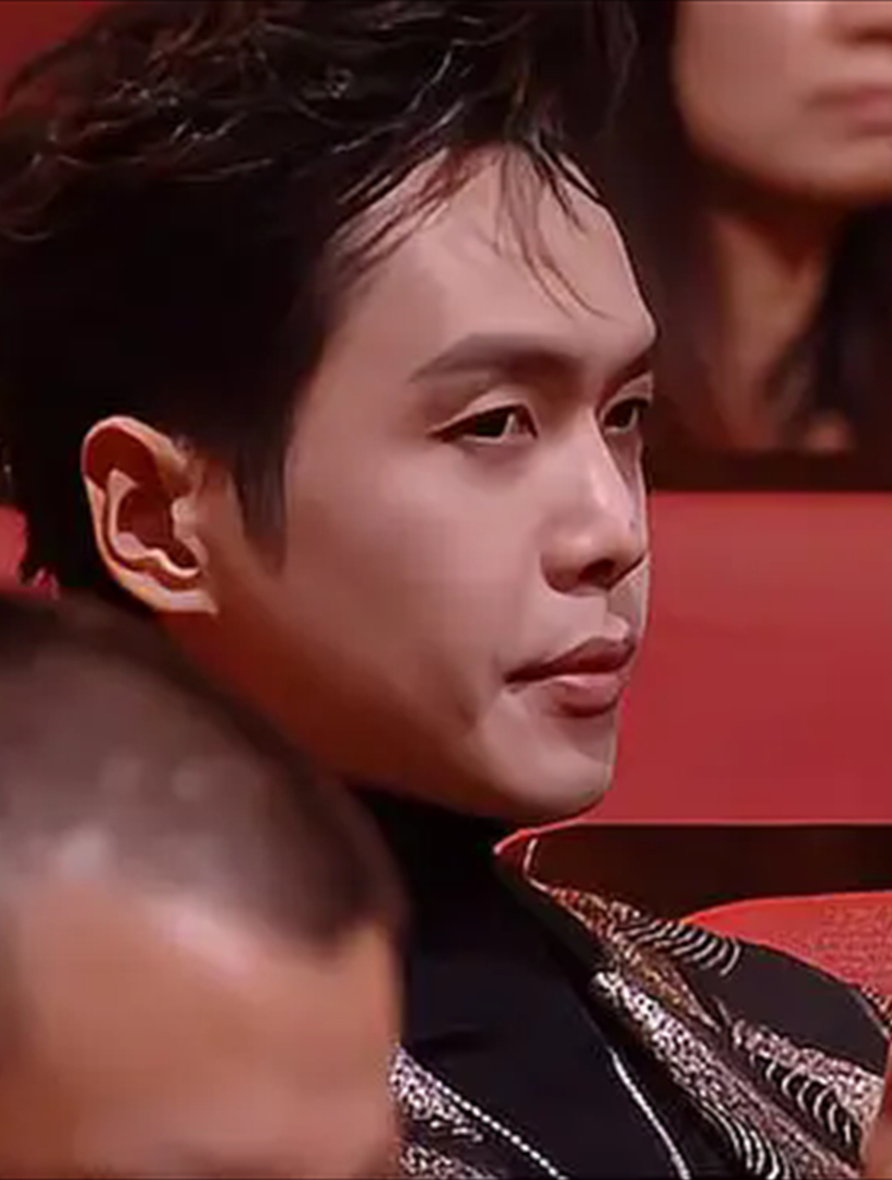 马伊琍登台领奖,谁注意到台下张若昀表情,为好兄弟文章惋惜!