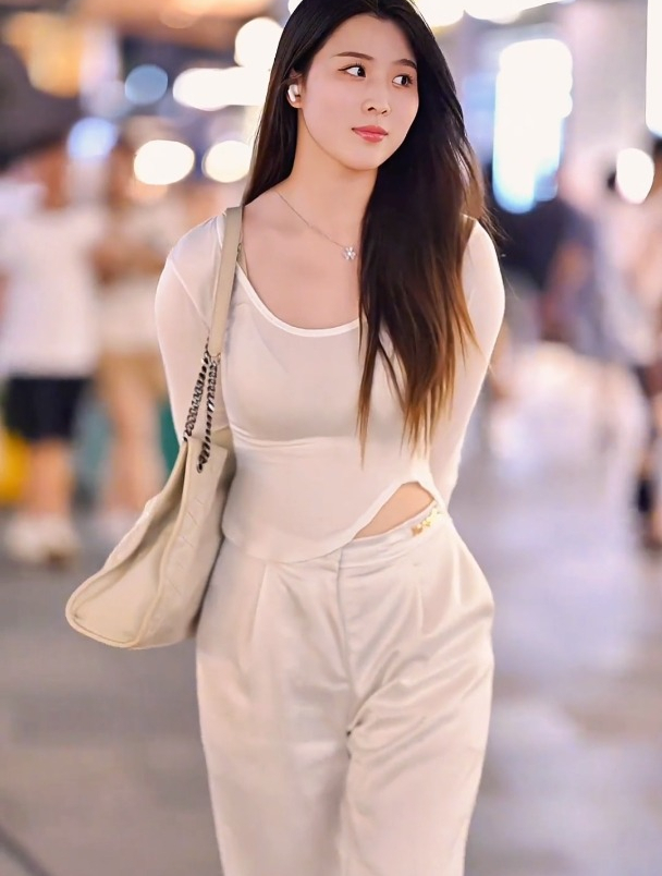 街拍女神,完美身材,令人赞叹!