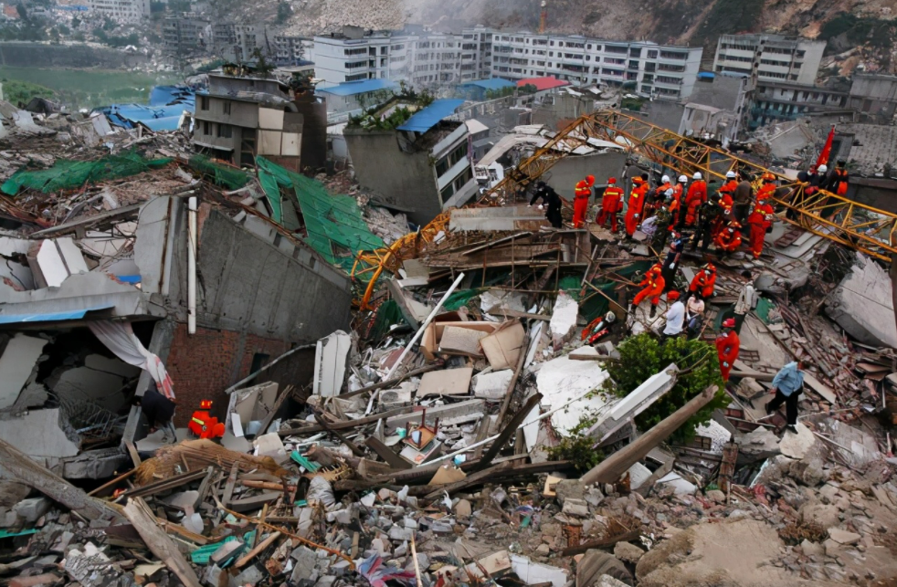 汶川地震东汽中学图片