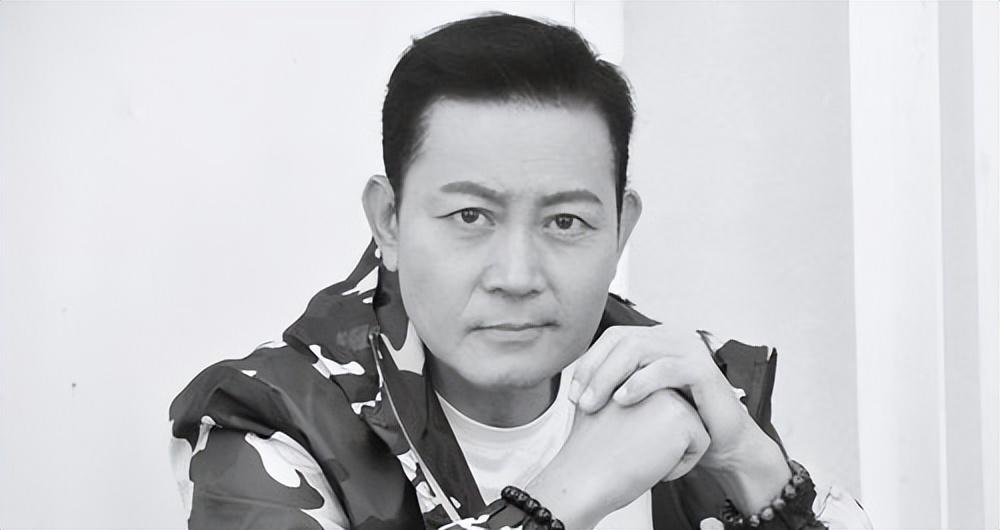 回顾曾伟权病逝两年后58岁未婚前女友至今也未嫁生活怎么样了