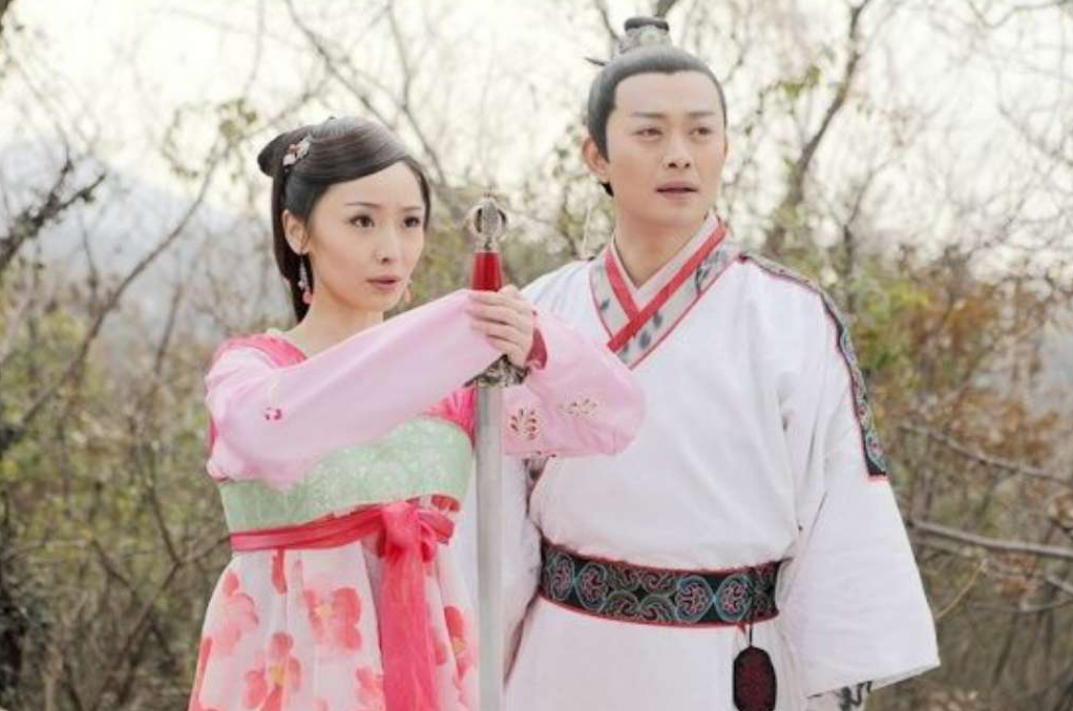 回顾李曼她出道17年不温不火却活出了自己的姿态和个性