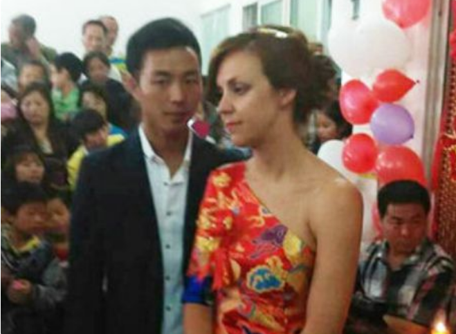 每天晚上演出结束之后,杨滩都会和朱迪打招呼.