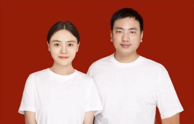 海来阿木25岁出道,31岁登上春晚,离异又丧女,再婚后终获幸福