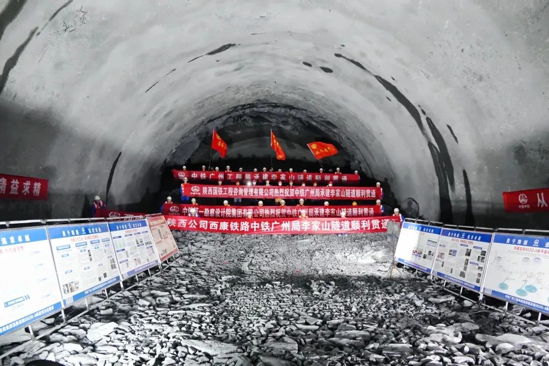 福银高速秦岭隧道图片