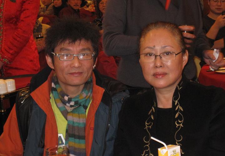 回顾73岁斯琴高娃瑞士老公已去世她垂垂老矣依旧在国内拍戏