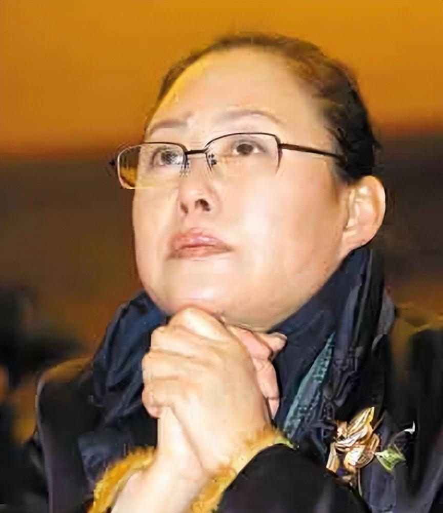 回顾73岁斯琴高娃瑞士老公已去世她垂垂老矣依旧在国内拍戏