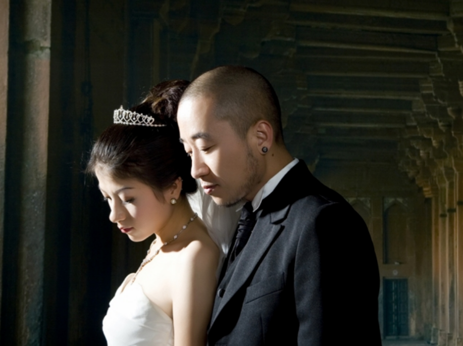 回顾李彧因300万差点跟父亲反目娶小16岁娇妻如今学会享受