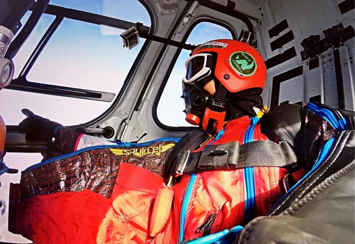 回顾因翼装飞行去世生前19秒视频曝光女孩在空中露出奇怪的微笑