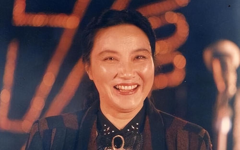 回顾祝希娟60岁退休后定居美国78岁回国住养老院