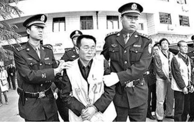 2004年任长霞牺牲,4年后丈夫随她而去,如今唯一儿子主动当片警