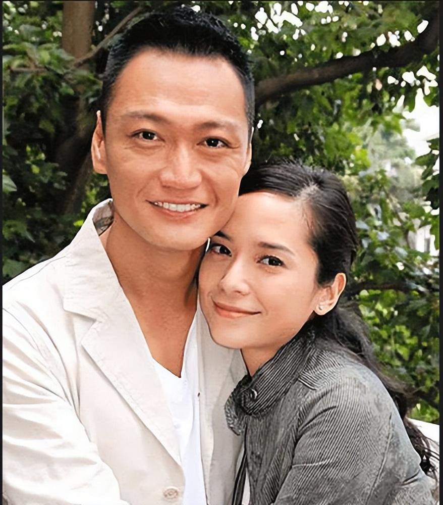 事业受损停滞不前,2000年之后郭羡妮来到了内地发展,遇到了自己的一生