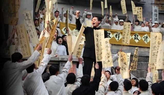 授衔仪式陈毅遭质疑周总理我可以没有军衔陈毅必须有