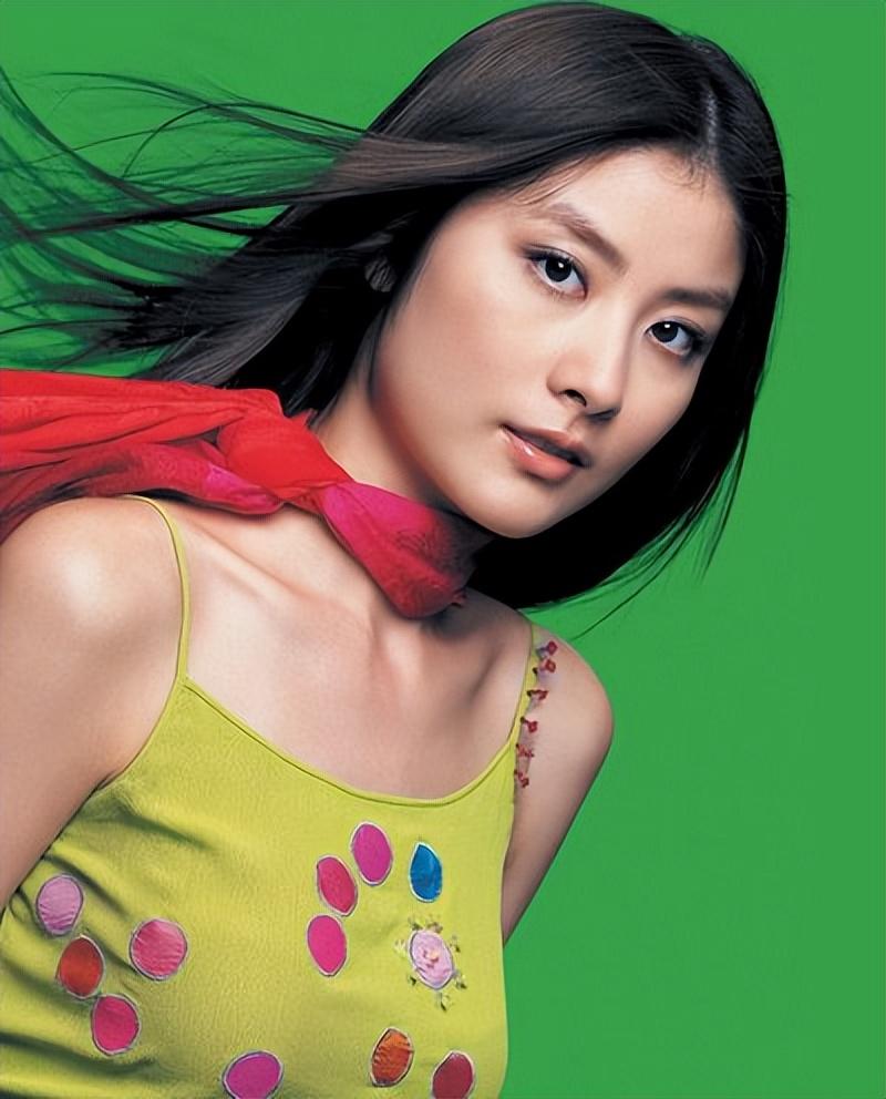 回顾香港天后陈慧琳年过半百美貌依旧41岁痛失双胞胎女儿