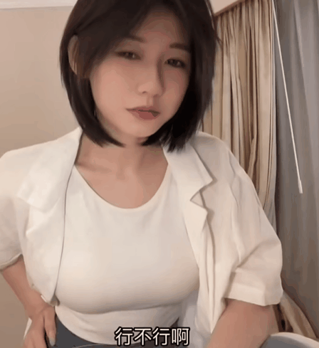 "在抱着李兰迪的时候,辛云来饰演的十四阿哥尝试了几次都未成功,最终