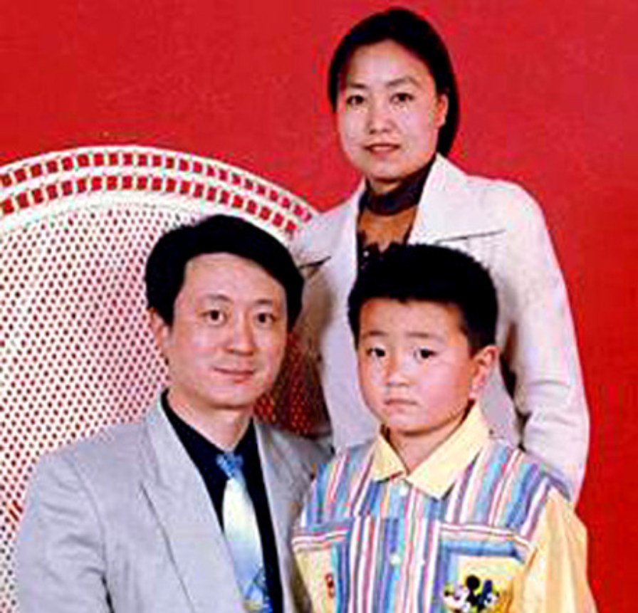 2004年任长霞牺牲4年后丈夫随她而去如今唯一儿子主动当片警