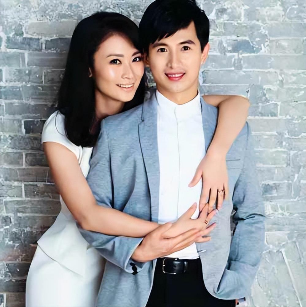 回顾26岁嫁著名舞蹈家恩爱18年生一双儿女可爱又漂亮美满惹人羡