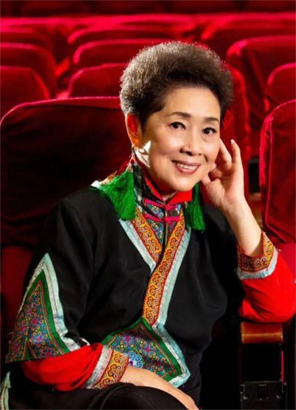 刘三姐黄婉秋与儿子先后离世遗言感动世人丈夫依旧悲伤