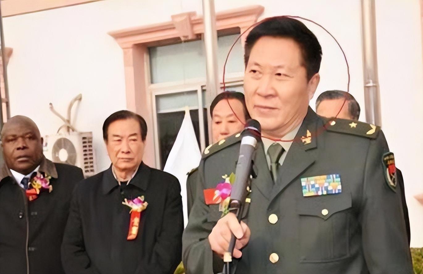 回顾假少将董大维行骗300多万因入戏太深而被捕下场如何