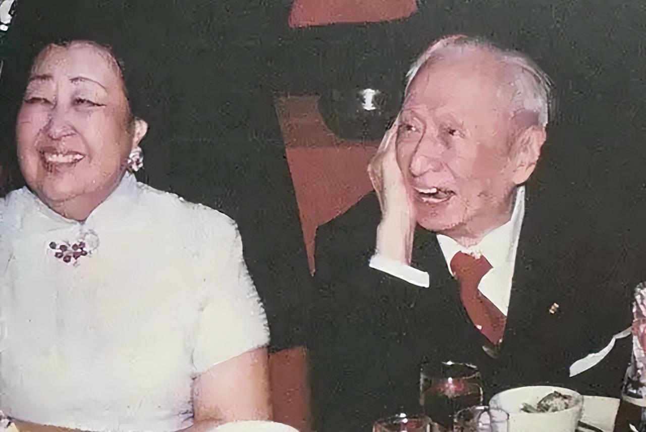 顾维钧的外交生涯能够如此辉煌璀璨,完全离不开他第三任妻子黄蕙兰.