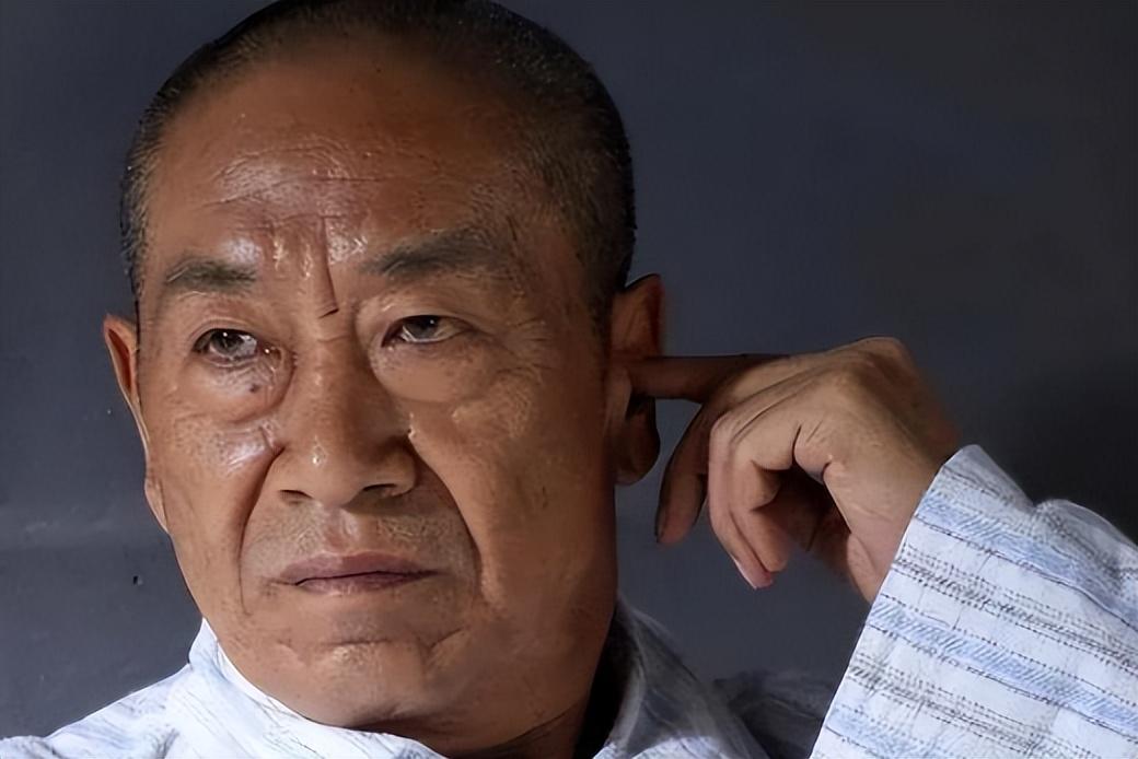 回顾:演员王奎荣:68岁娶小37岁饶芯语,71岁老来得女,近况如何