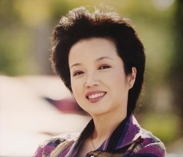 她就是黄薇.优秀的央视主持人,演员.