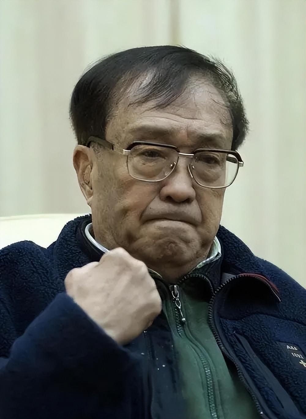 回顾谢晋4个孩子3个残疾临终才发现是自己造成的一生受尽磨难