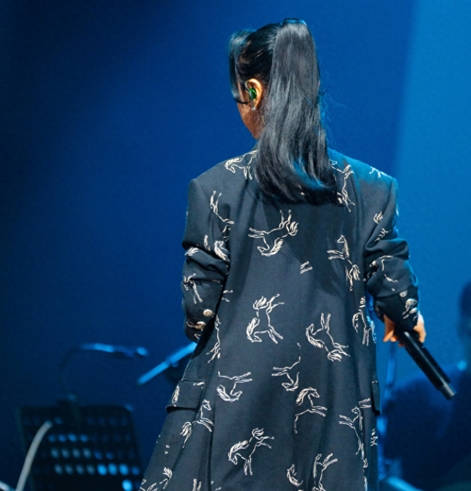 回顾当红歌手三婚三离55岁坦言没孩子是人生遗憾如今怎样了