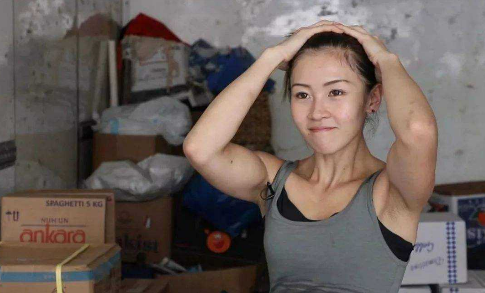 2019年香港最美搬运工上相亲节目与富二代牵手如今开上了大车