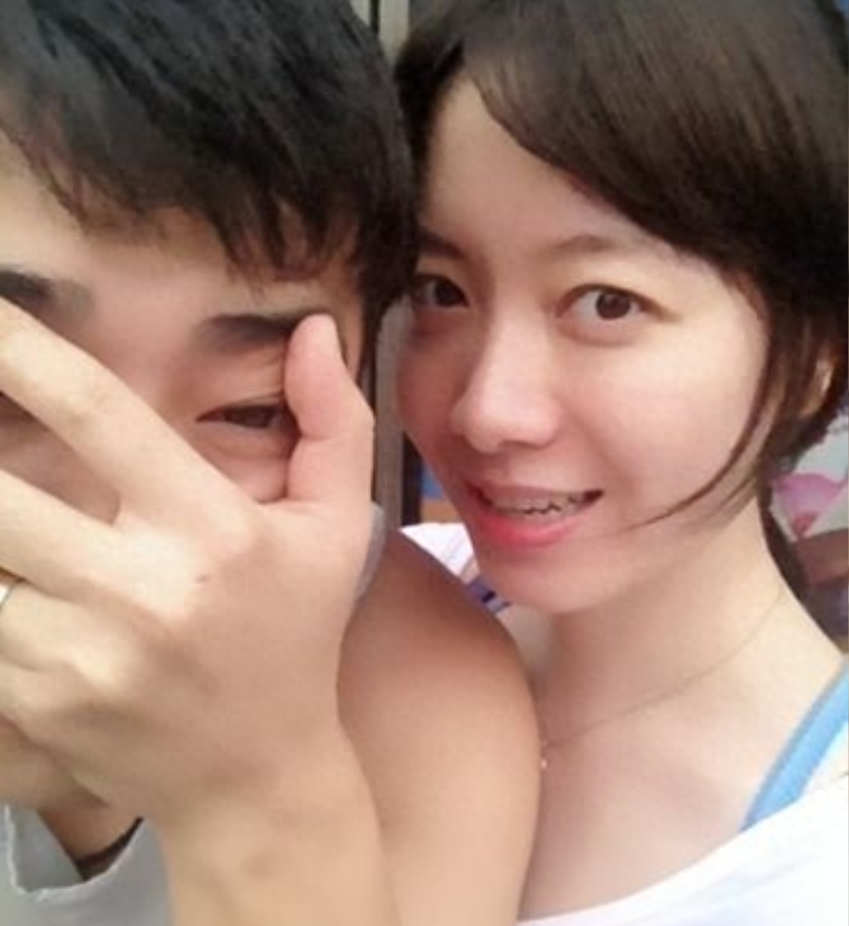 回顾知名演员妻子是他的粉丝两人恩爱24年生一子甜蜜如初