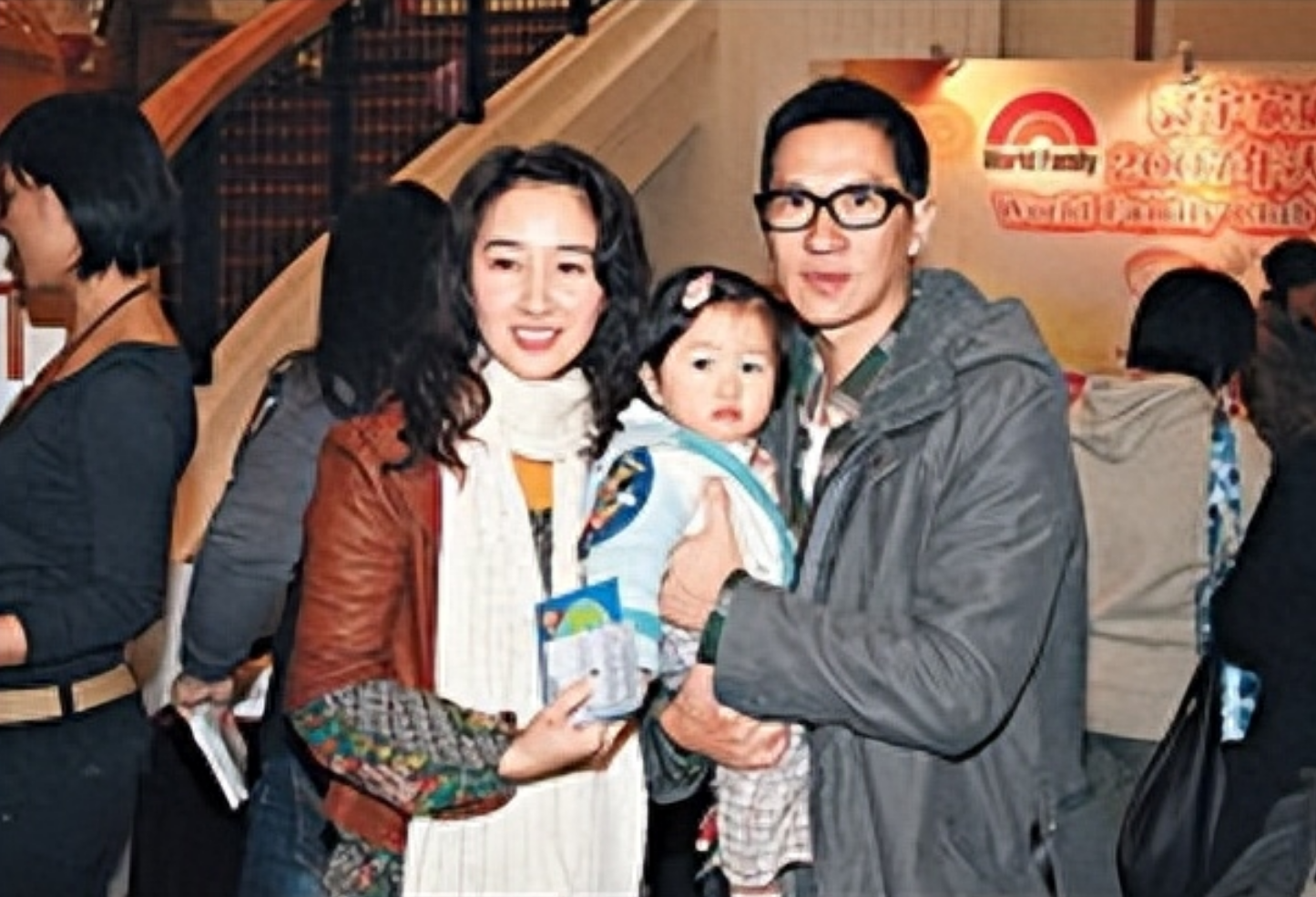 回顾张家辉恋爱11年结婚20年了他们依然相爱