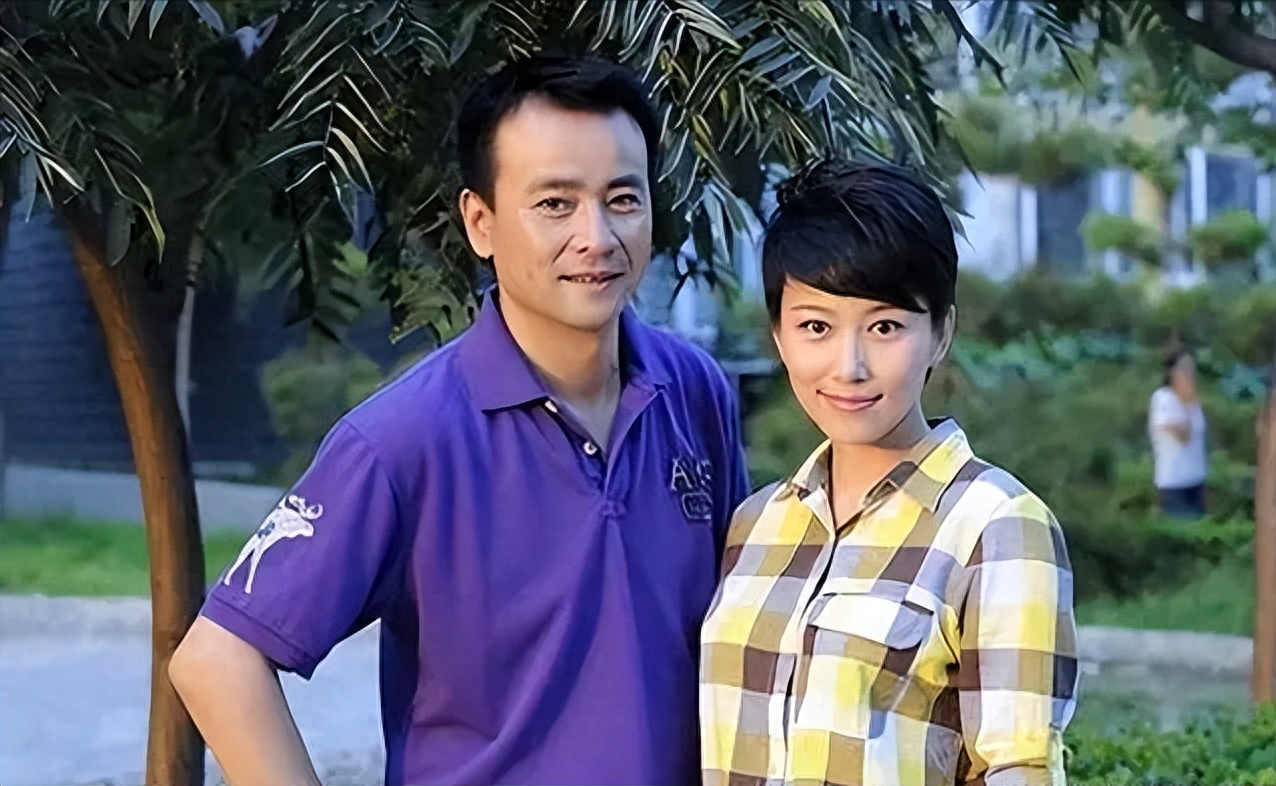 演员罗钢:娶小23岁郝蕾,陪妻子战胜家族遗传病,48岁老来得子