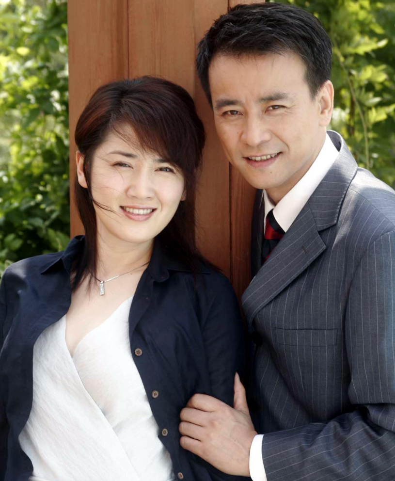 所以她一直很钦佩那些为了角色放弃自我的演员,比如演工人,农民,那你