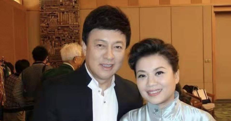 回顾张也55岁还未婚和62岁的吕继宏互相陪伴多年不结婚也幸福