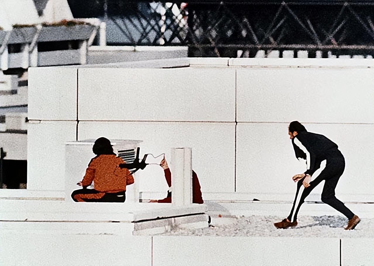 美女特工引爆汽车炸弹阿拉法特接班人浑身是血几小时后身亡