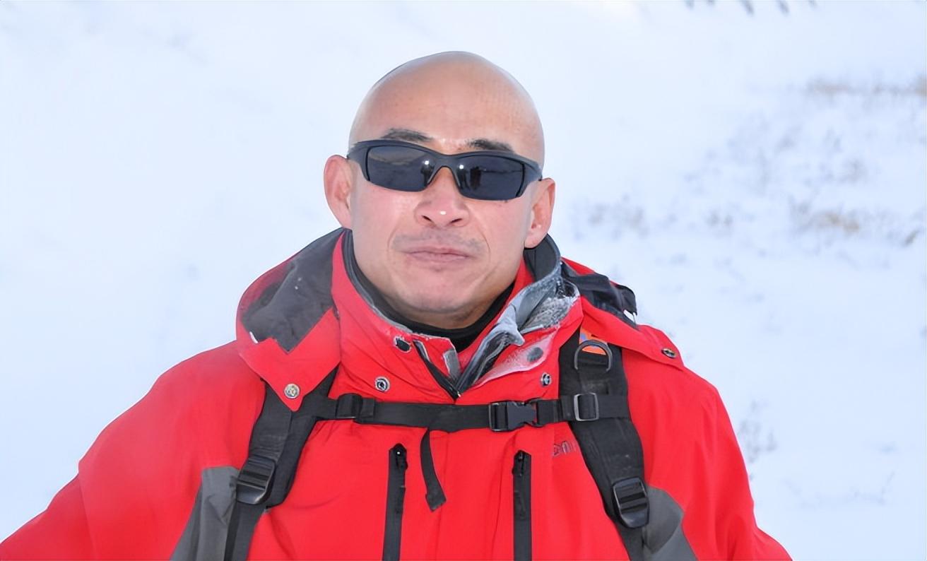 山本一木(陆鹏饰)特战队长官,筱冢义男手中的王牌,善于出其不意,但