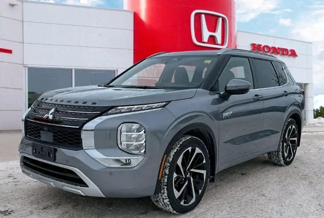 全新三菱欧蓝德都市mpv到店实拍,能装又野性,还考虑其他suv吗