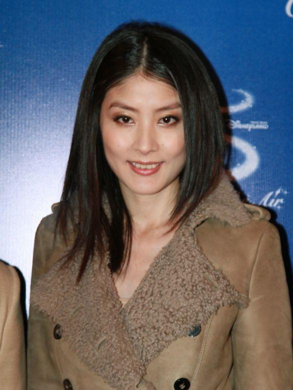 回顾香港天后陈慧琳年过半百美貌依旧41岁痛失双胞胎女儿