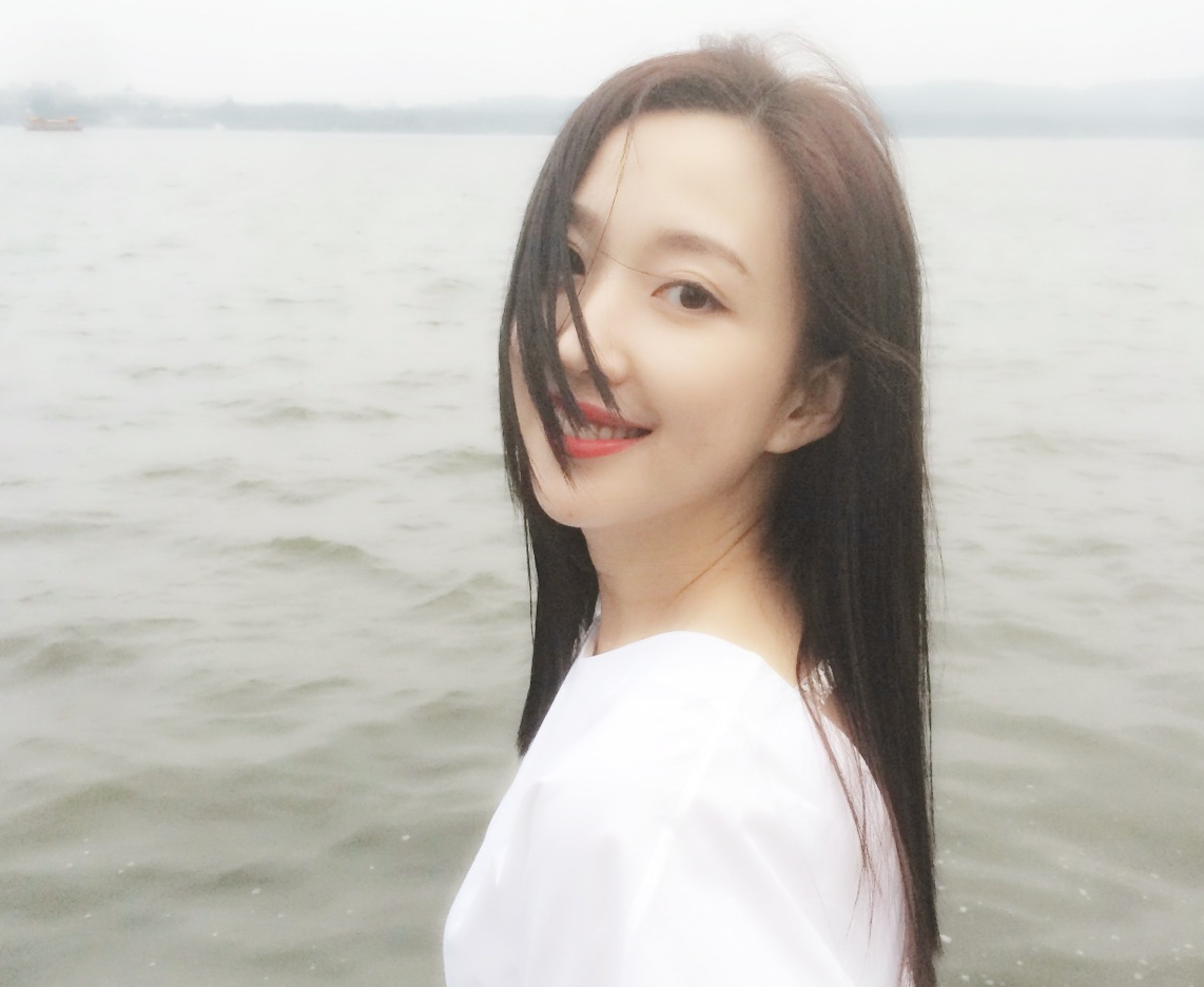 回顾她长得漂亮演技好出道16年戏红人不红深得导演和观众喜欢