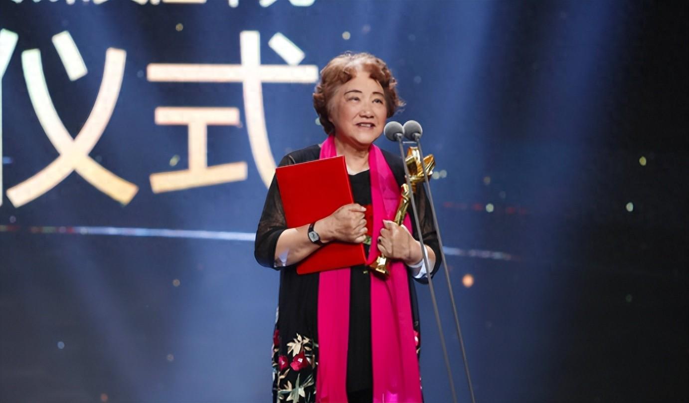 回顾祝希娟60岁退休后定居美国78岁回国住养老院