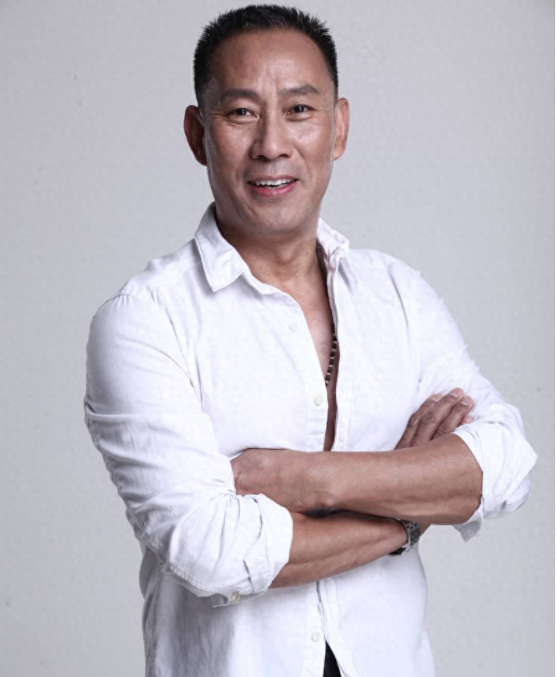 回顾吴京安戏红人不红为女儿选择做金融而骄傲