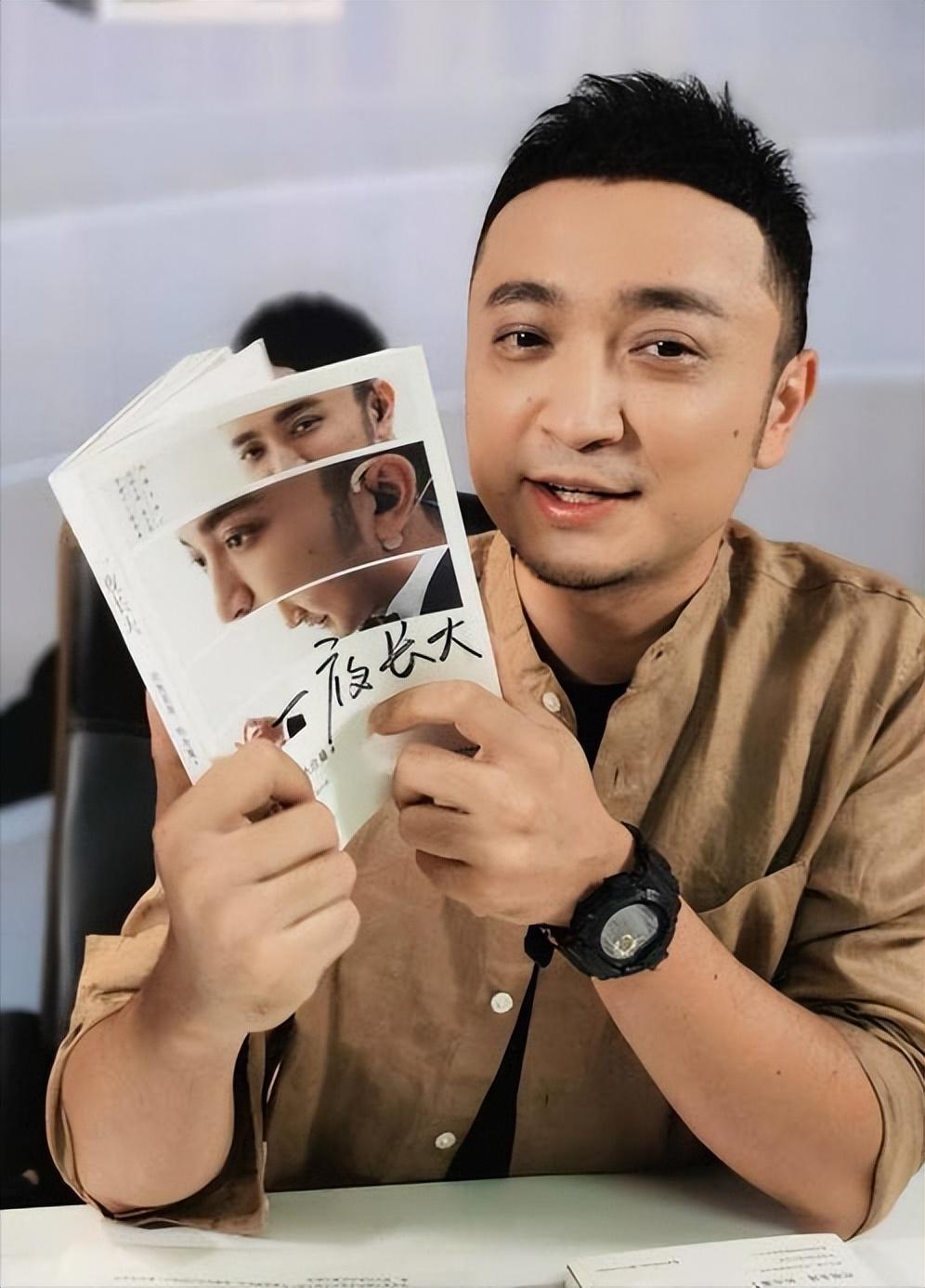 他的父母都是有名的知识分子,所以尼格买提的学习成绩自然也差不到哪