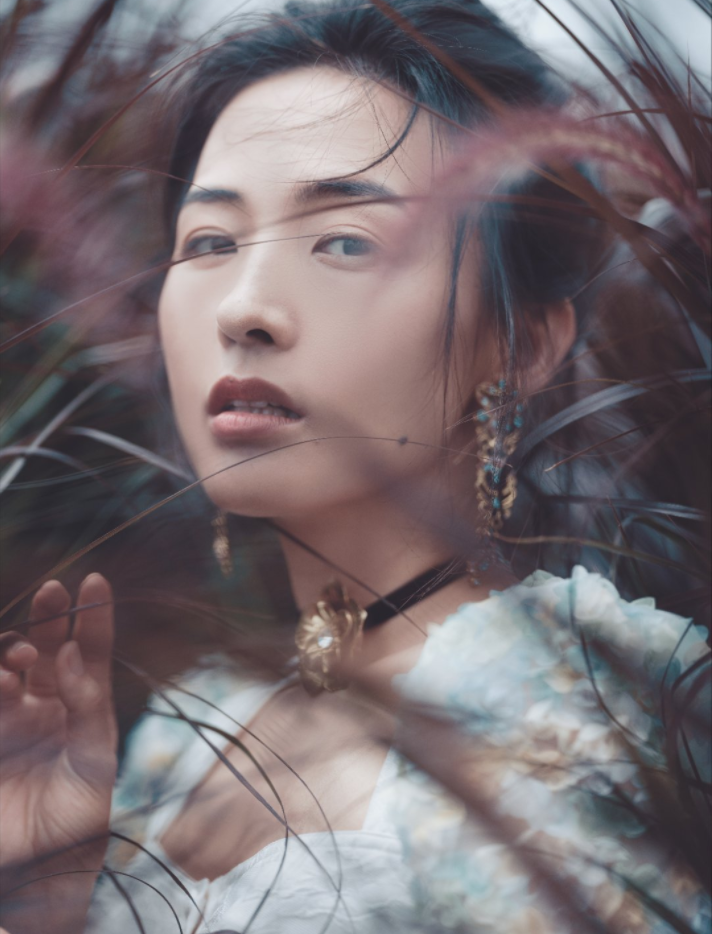 回顾她长得很漂亮演技也很好出道23年不温不火却深得观众喜欢