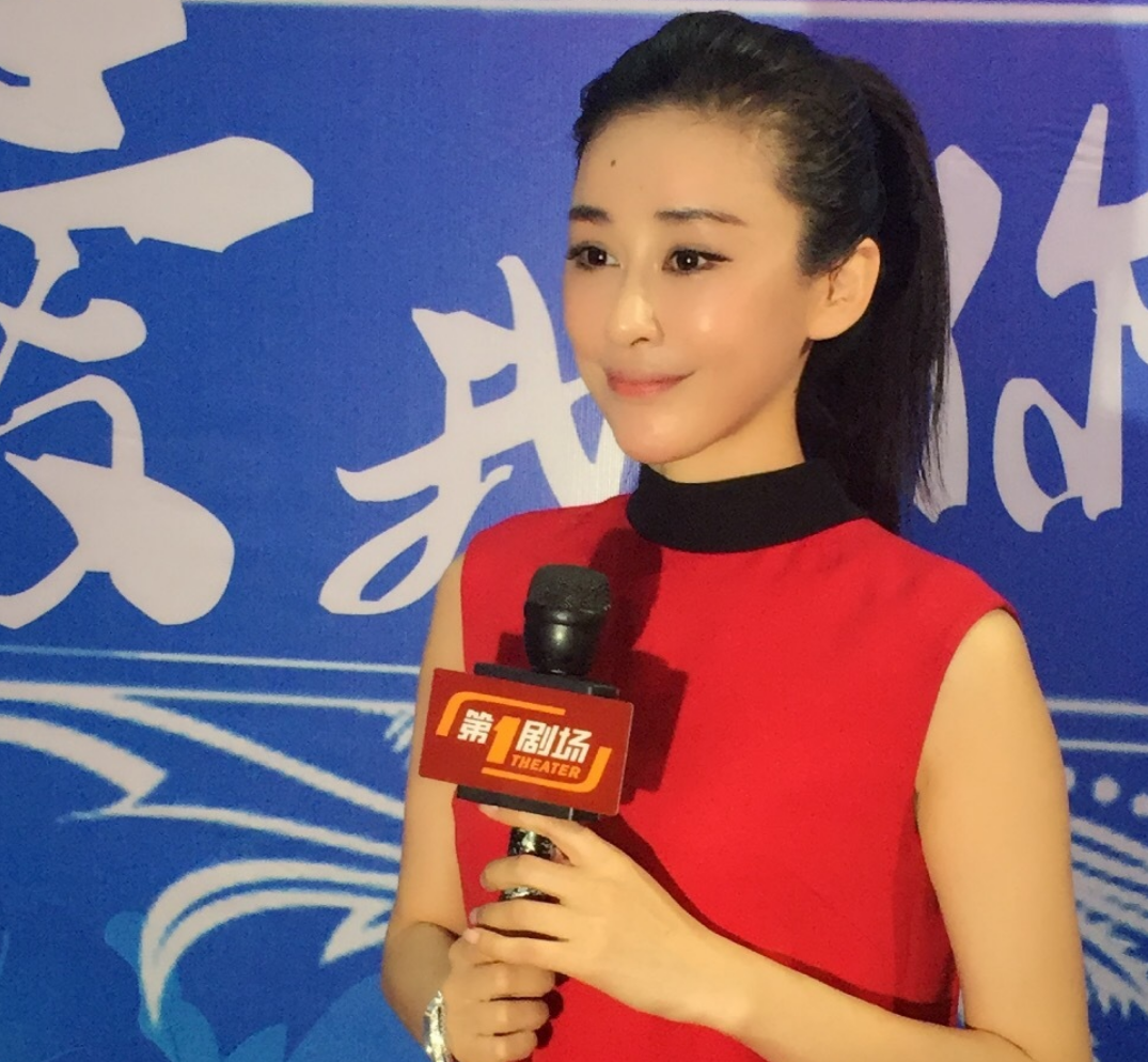 回顾她长得美用实力征服观众嫁高富帅老公活成人生赢家