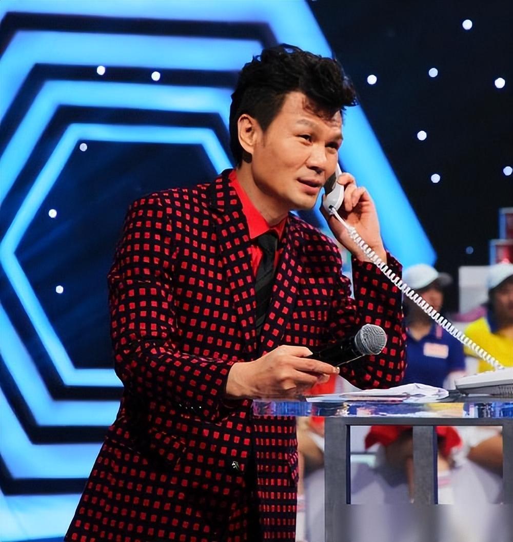 1999年,李彬成为了火爆全国的节目《超级大赢家》的主持人,一时间声名